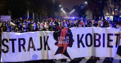 Матеуш Моравецкий - "Хватит нас убивать": в Польше женщины вышли на протесты против закона об абортах - focus.ua - Украина - Польша - Варшава - штат Вайоминг - Протесты
