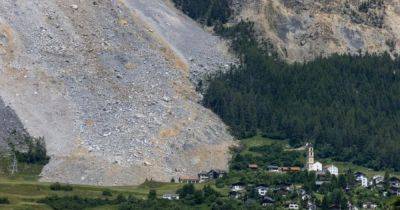 Деревня в Швейцарии чудом уцелела, когда на нее чуть не "рухнула гора" (фото) - focus.ua - Украина - Швейцария - Эквадор - Европа