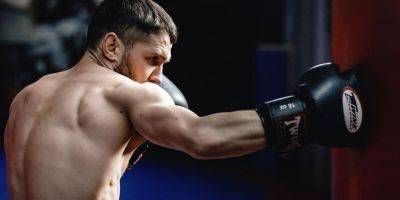 Конор Макгрегор - Бил локтем в голову: украинский боец UFC потерял сознание, но это не остановило соперника — видео - nv.ua - Украина