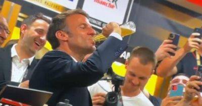 Эммануэль Макрон - Эмманюэль Макрон - Макрон залпом выпил бутылку пива на финале чемпионата Франции по регби (видео) - focus.ua - Украина - Франция - Париж