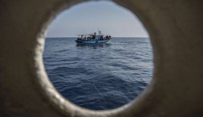 Крушение судна с мигрантами в Греции: 9 египтян судят за контрабанду людей, много погибших из Пакистана - rus.delfi.lv - Сирия - Италия - Египет - Афганистан - Ливия - Афины - Пакистан - Греция - Латвия