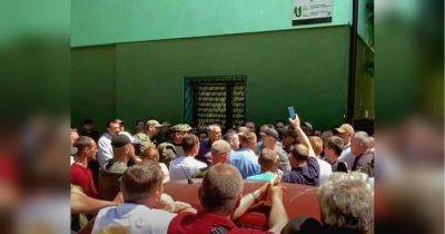 На Закарпатье руководство ГП «Леса Украины» привлекли полицию и спецназовцев, чтобы силой захватить Раховский лесхоз, — СМИ - fakty.ua - Украина
