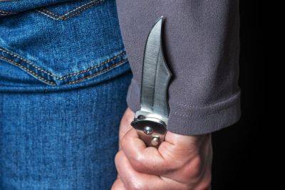 Жителя Бат-Яма пырнули ножом за отказ платить «ваад байт» - news.israelinfo.co.il - Бат-Яма