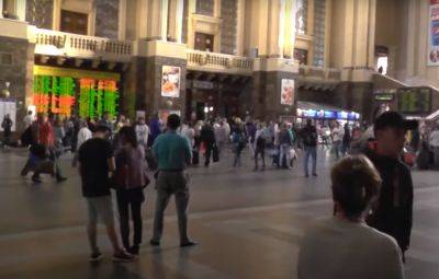 Сотрудники "Укрзализныци" попали в скандал на киевском вокзале: "Помочь - это не для них" - politeka.net - Украина - Киев