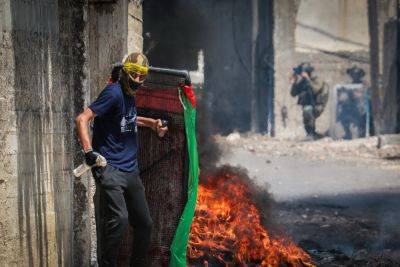 Погромы продолжаются: в субботу жгли пригород Рамаллы Умм Сафа - news.israelinfo.co.il - Израиль - Палестина