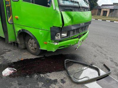 В Харькове маршрутка попала в ДТП, есть травмированный (фото) - objectiv.tv - Харьковская обл. - Харьков