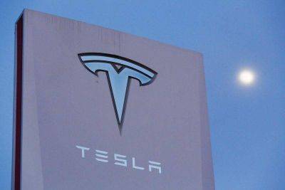 Главные новости: акции Tesla под давлением - smartmoney.one - Reuters