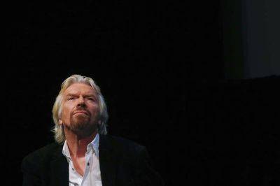 Ричард Брэнсон - В сети обвинили Virgin Galactic в неудачном выборе времени для старта полетов - smartmoney.one - США - Италия - Reuters