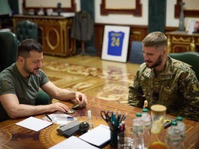 Владимир Зеленский - Валерий Залужный - Зеленский обсудил реформы в армии с главсержантом 47-й ОМБр и поблагодарил Маркуса за шевроны - gordonua.com - Россия - Украина - Крым - Луганская обл. - Харьковская обл. - Николаевская обл. - Херсонская обл. - Донецкая обл.