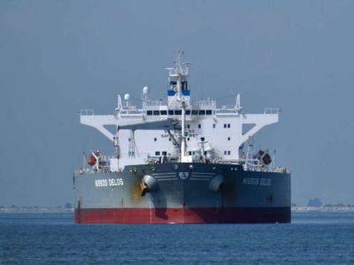 Ограничения в действии: россия приостановила перегрузку нефти между танкерами вблизи Испании - Bloomberg - unn.com.ua - Россия - Украина - Киев - Испания - Кабо Верде