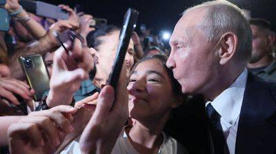 Владимир Путин - Путин вышел к ошалевшей толпе в Дербенте, внезапно забыв о ковиде - pravda.com.ua - респ. Дагестан