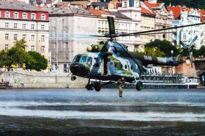 Армия Чехии отметила 30-летие в центре Праги: как это было - vinegret.cz - Чехия - Прага