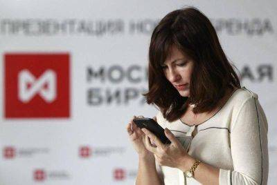 Тимур Алиев - Мосбиржа запустит опционы на валюту - smartmoney.one - Москва - Reuters