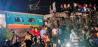 Масштабная железнодорожная авария в Индии: столкнулись три поезда, количество жертв растет - видео - vchaspik.ua - Украина - Индия