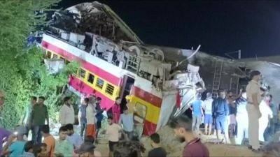 Нарендра Моди - Катастрофа на железной дороге в Индии: не менее 200 погибших, сотни получили травмы - fokus-vnimaniya.com - Индия