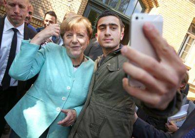 Ангела Меркель - Сделавший селфи с Меркель беженец подал в суд на Facebook - vinegret.cz - Сирия - Дамаск - Германия - Чехия - Брюссель
