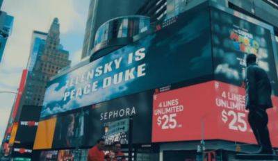 Правда ли, что на Таймс-сквер в Нью-Йорке появилась реклама с фразой Zelensky is peace duke? - rus.delfi.lv - Украина - Иран - Нью-Йорк - Нью-Йорк - Латвия