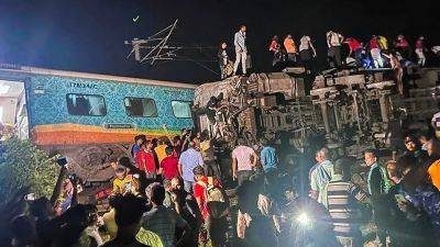 Железнодорожная катастрофа в Индии. Десятки погибших - ru.euronews.com - Индия