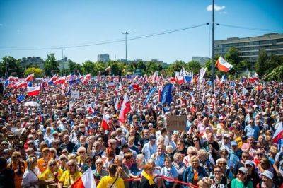 Дональд Туск - Лех Валенса - Полмиллиона поляков приняли участие в антиправительственном протесте в Варшаве - unn.com.ua - США - Украина - Киев - Польша - Варшава - Протесты