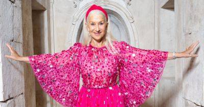 Хелен Миррен - 77-летняя Хелен Миррен появилась на красной дорожке в ярко-розовом платье - focus.ua - Украина - Англия - Италия - Лос-Анджелес