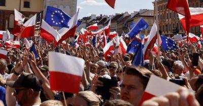 Дональд Туск - Матеуш Моравецкий - В Польше прошла антиправительственная акция: на улицы вышли около 500 тысяч человек (фото) - focus.ua - Украина - Польша - Варшава