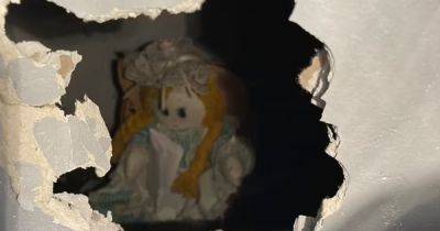 Послание из прошлого: замурованная в стене дома кукла "призналась" в убийстве семьи (фото) - focus.ua - Украина - Англия - Находка - Великобритания