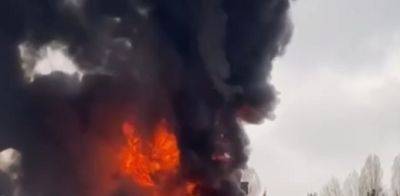 Комнаты охватило пламя: россияне ударили по жилой многоэтажке из танка - politeka.net - Украина