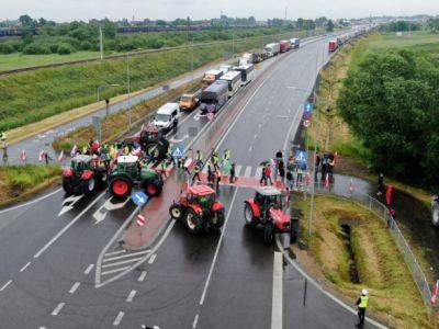 протесты на пункте пропуска "Ягодин-Дорогуск": фермеры заблокировали движение грузовиков - unn.com.ua - Украина - Киев - Польша - Дорогуск - Протесты