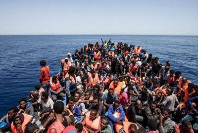 По меньшей мере 300 мигрантов пропали без вести в море вблизи Канарских островов - unn.com.ua - Украина - Киев - Испания - Сенегал - Reuters