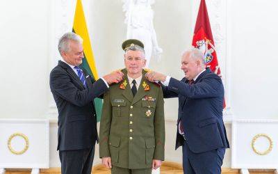 Гитанас Науседа - Арвидас Анушаускас - Президент присвоил главнокомандующему ВС высшее генеральское звание - obzor.lt - Литва