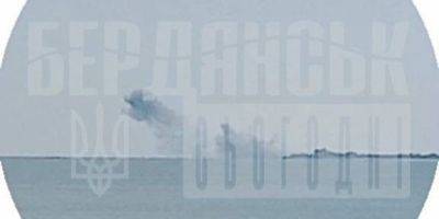 Возле Бердянской косы прогремели взрывы, поднимается столб дыма — соцсети - nv.ua - Украина - Бердянск