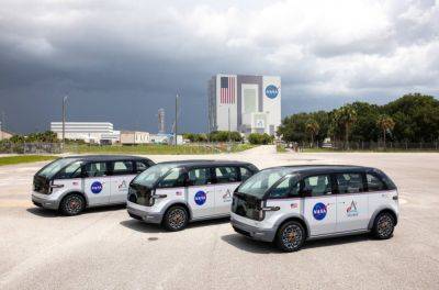 Canoo вместо Astrovan: NASA показало электрокары, которые будут доставлять астронавтов миссий Artemis на стартовую площадку - itc.ua - США - Украина - шт.Флорида
