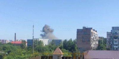 В Донецке прогремели взрывы, жители сообщают о попадании вблизи завода Топаз — фото, видео - nv.ua - Украина - Донецк