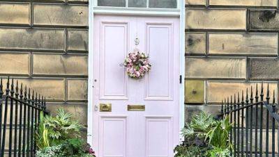 Покрасила дверь дома в розовый цвет - и получила штраф в 100.000 шекелей - vesty.co.il - США - Израиль