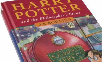 Гарри Поттер - Книгу о Гарри Поттере продали на аукционе за 13,4 тысячи долларов - obzor.lt - США - Англия