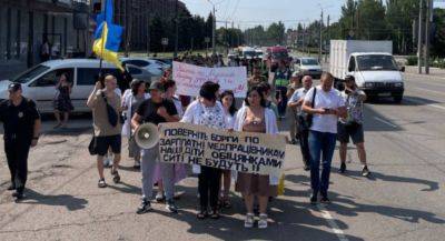 «У нас семьи и дети, а дома нечего есть": медики вышли на митинг в Кривом Роге, кадры с места - politeka.net - Украина - Киевская обл. - Кривой Рог