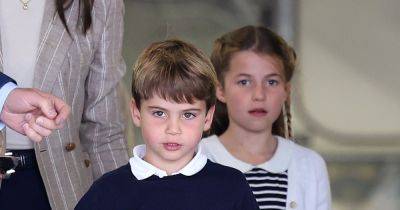 принц Уильям - Кейт Миддлтон - принц Джордж - принц Луи - принцесса Шарлотта - Ralph Lauren - Чарльз III (Iii) - Принцесса Шарлотта и принц Луи появились в одинаковой обуви (фото) - focus.ua - Украина - Англия