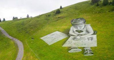 В Швейцарии художник использовал горные склоны как холст для масштабных рисунков (фото, видео) - focus.ua - Украина - Швейцария - Париж - Берлин - Стамбул - Кейптаун