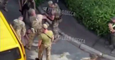 "Не провоцируйте": власти Одессы высказались об избиении гражданского военными (видео) - focus.ua - Украина - Николаевская обл. - Одесса - Одесская обл. - Херсонская обл.