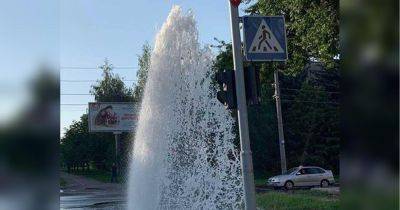 В Киеве прорвало трубопровод, образовался «фонтан» (видео) - fakty.ua - Украина - Киев - район Голосеевский
