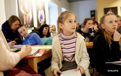 Большинство школьников-беженцев параллельно получают украинское образование - korrespondent.net - Россия - Украина - Англия - Польша