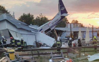 Авиакатастрофа в Польше 17 июля – самолет упал на ангар, есть жертвы - apostrophe.ua - Украина - Польша - Варшава