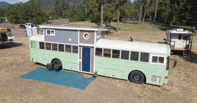 Старый автобус превратили в идеальный дом на колесах для большой семьи (видео) - focus.ua - США - Украина