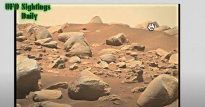 Двухметровая дверь на Марсе. Загадочный "проход" на Красной планете якобы ведет внутрь холма (фото) - focus.ua - Украина - Англия