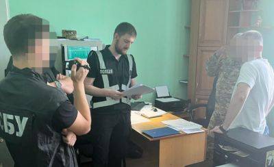 Чиновник требовал взятку от защитника, его поймали с поличным: кадры с места - politeka.net - Украина - Одесса - Львовская обл.