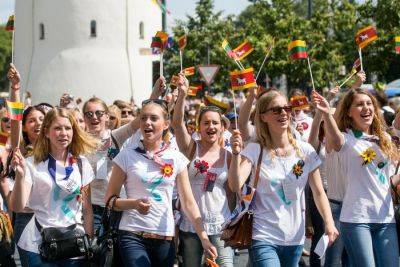 Почти половина жителей Литвы согласны с женскими фамилиям с окончанием -a – опрос (СМИ) - obzor.lt - Литва