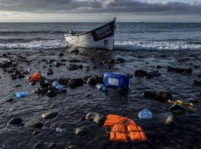 Возле Марокко лодка с мигрантами врезалась в скалу и затонула: шестеро погибших - unn.com.ua - Украина - Киев - Израиль - Марокко - Западная Сахара
