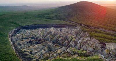 В России открылись "ворота в ад": как выглядит начавший таять кратер вечной мерзлоты (фото) - focus.ua - Россия - Украина - Сибирь