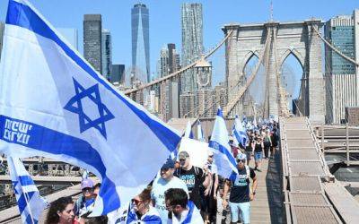 Сотни участников акции протеста против судебной реформы прошли по Бруклинскому мосту в Нью-Йорке - nashe.orbita.co.il - Израиль - Нью-Йорк - Нью-Йорк - Иерусалим