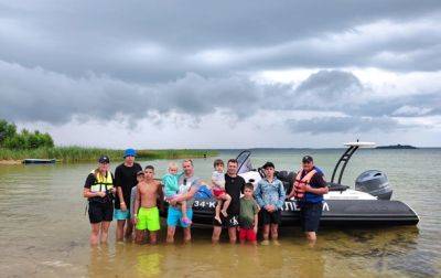 На Свитязе спасли людей, которые в непогоду плавали в озере на надувной лодке - korrespondent.net - Украина - Волынская обл.